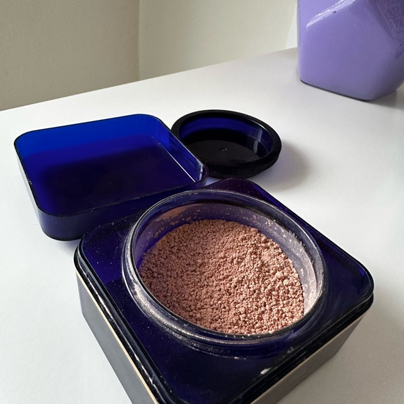 Estee Lauder Lucidity Translucent Loose Powder  02 light medium - Picture 4 of 5